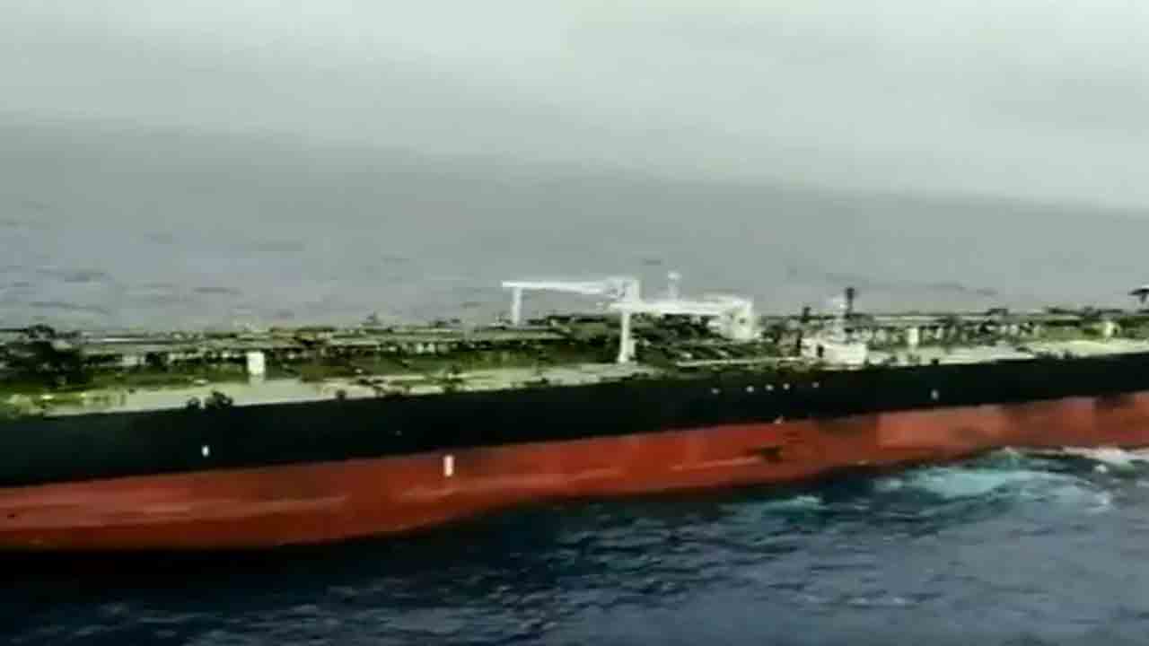 ప్రమాదంలో విదేశీ రవాణా నౌక… 22 మంది సిబ్బందిని రక్షించిన ఇండియన్‌ కోస్ట్‌ గార్డ్‌