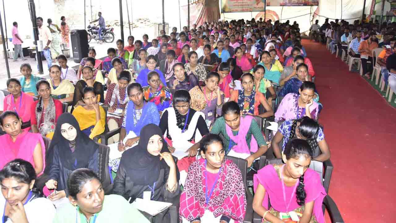 కొలువు కొట్టేద్దాం