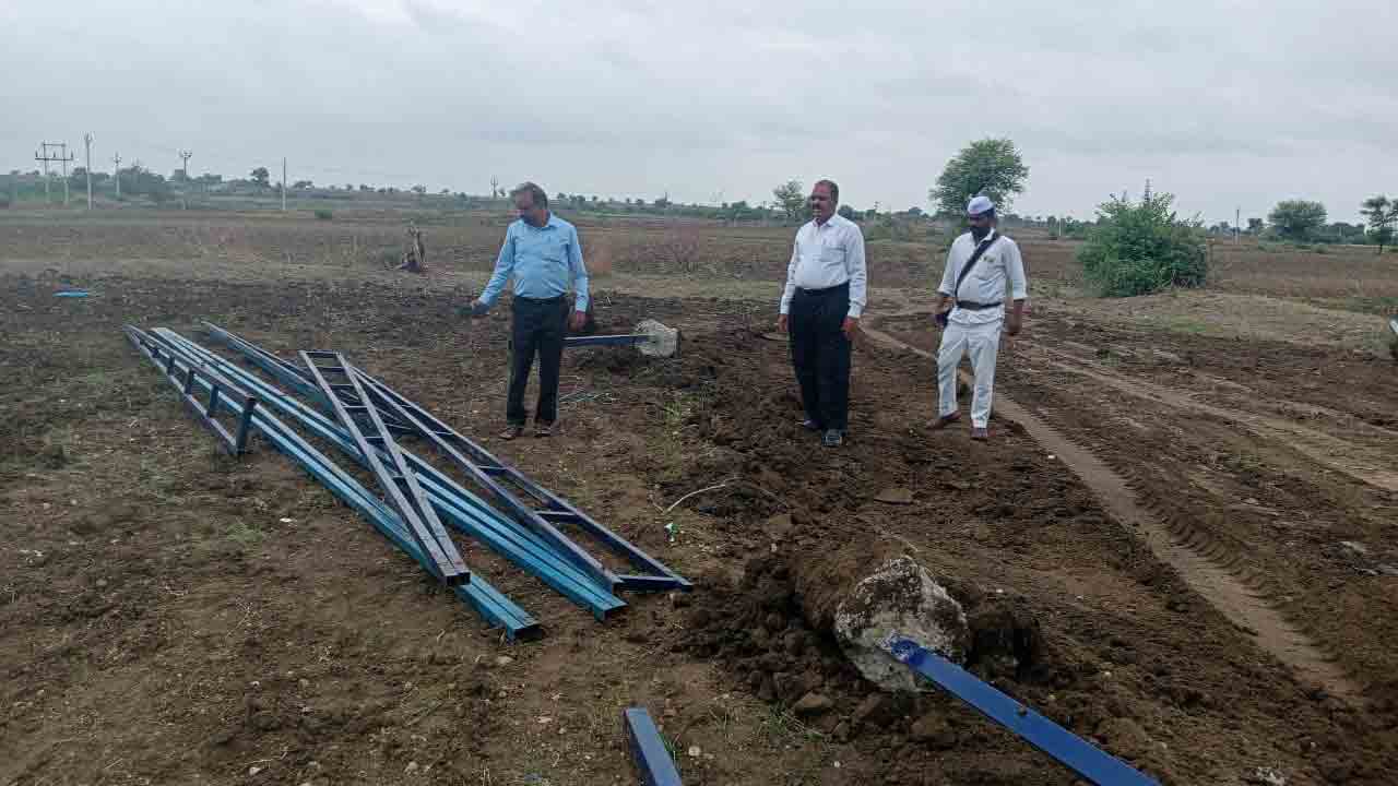 ప్రభుత్వ భూములను ఆక్రమిస్తే చర్యలు