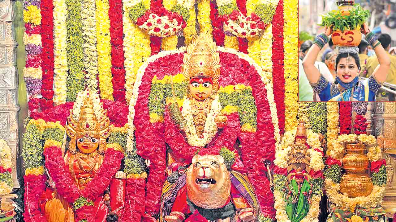 ఆషాఢం వేడుక అమ్మకు కానుక