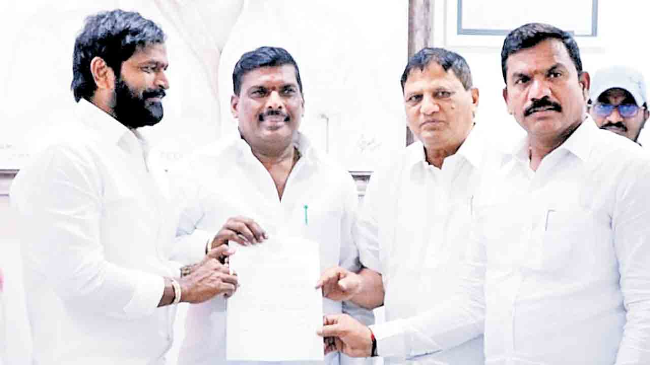 మంత్రి శ్రీనివాస్‌గౌడ్‌ను కలిసిన ఎమ్మెల్యే