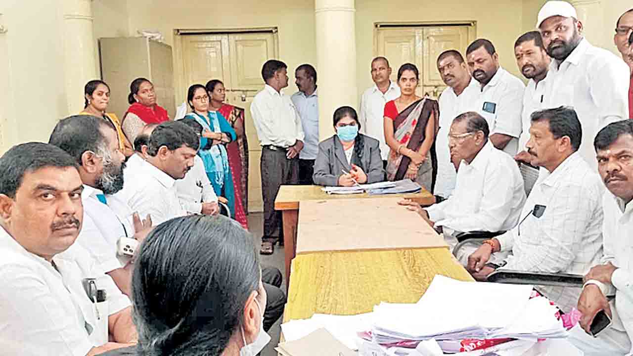 కోర్టు భవన నిర్మాణానికి కృషి చేస్తా