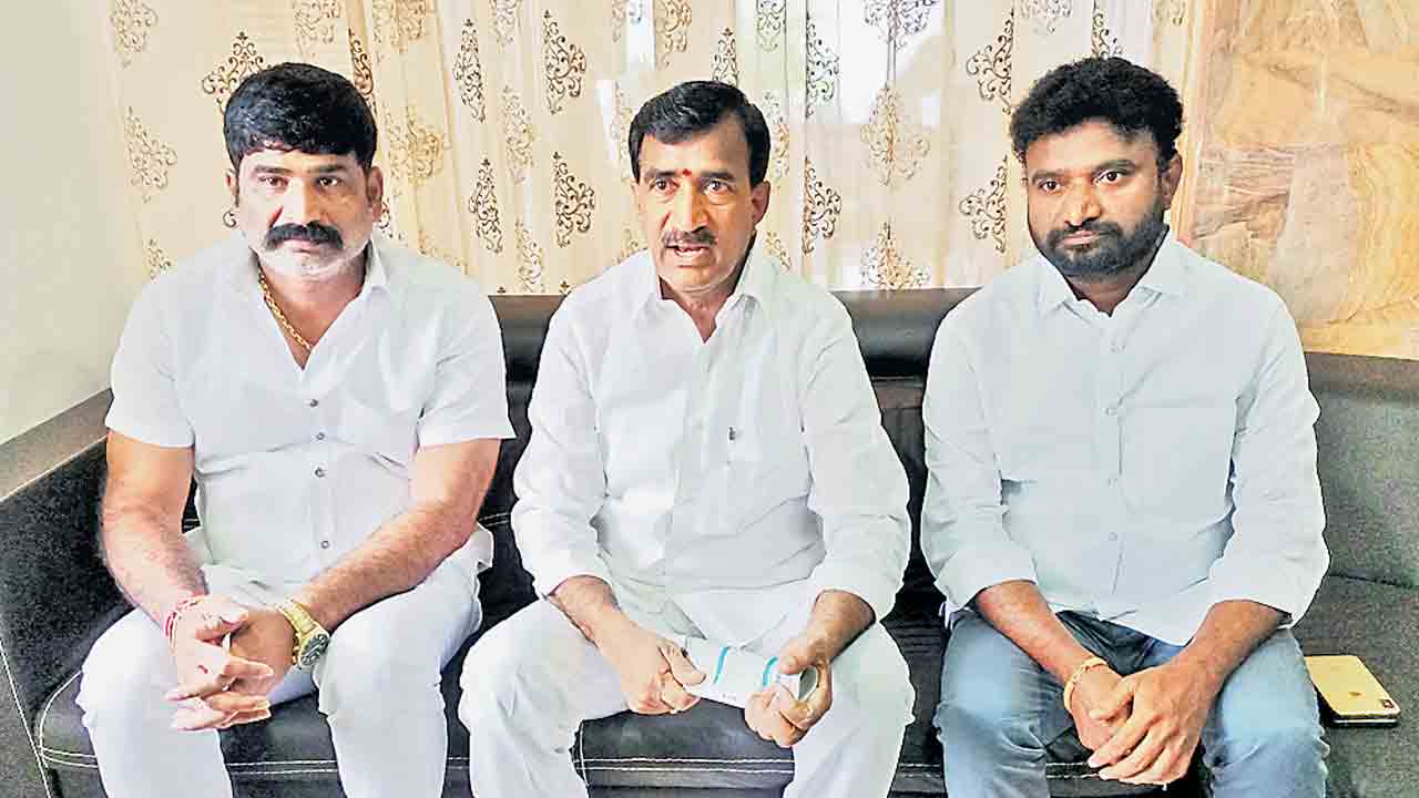 కార్పొరేట్ల చేతుల్లో మోదీ కీలుబొమ్మ