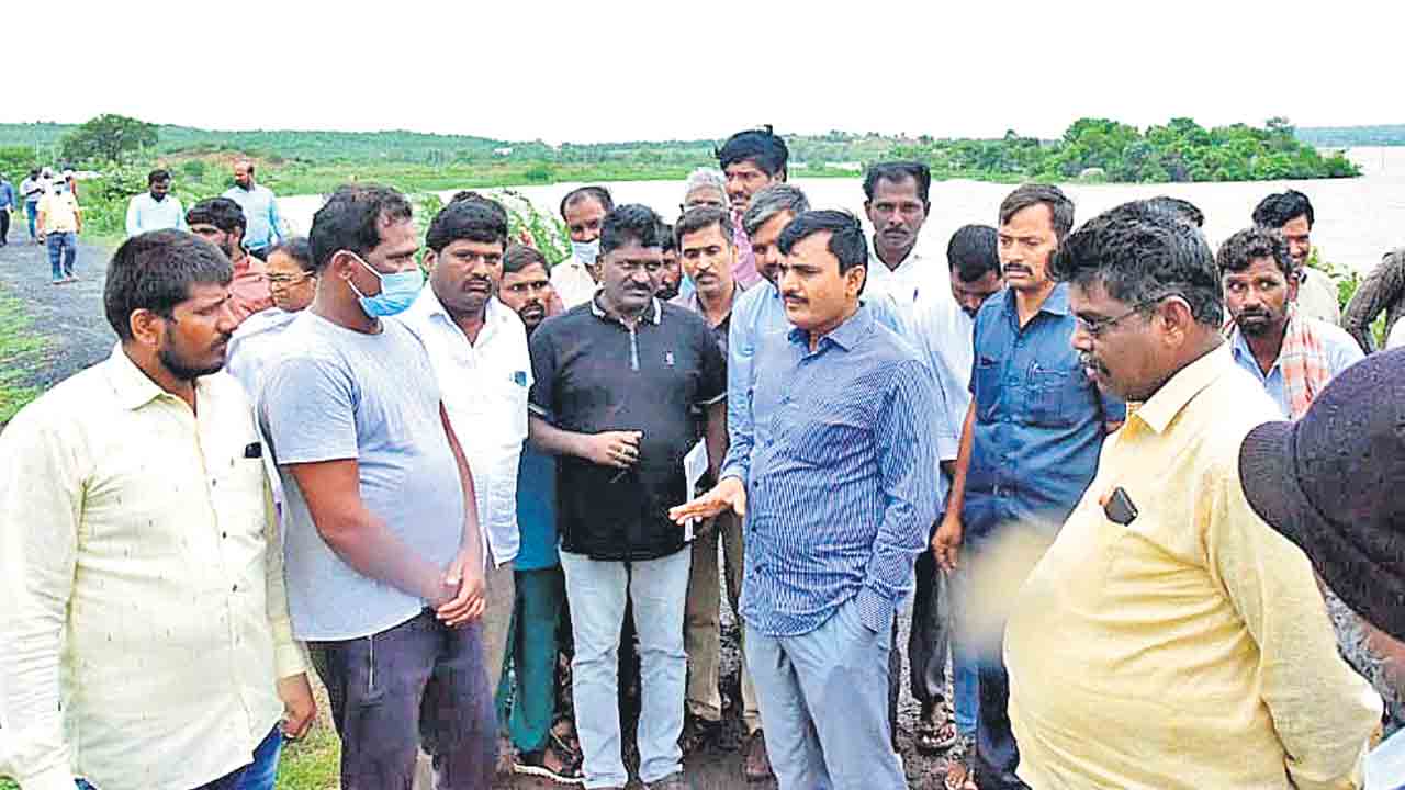 ఎప్పటికప్పుడు పర్యవేక్షించాలి