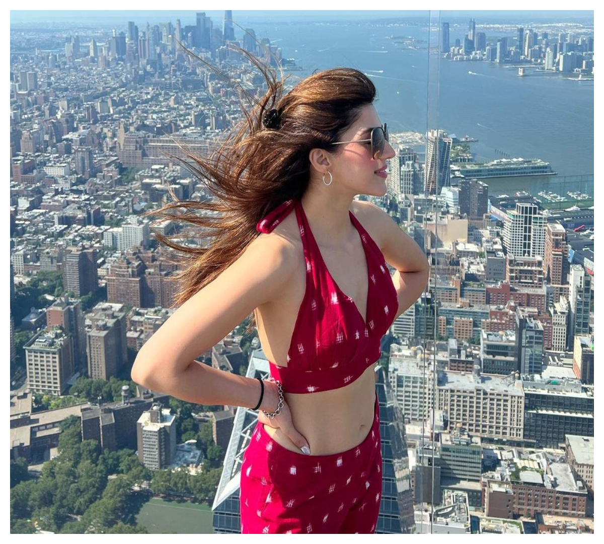 Mehreen Pirzada | న్యూయార్క్ అందాలను ఎంజాయ్ చేస్తోన్న మెహ్రీన్ పిర్జాదా..