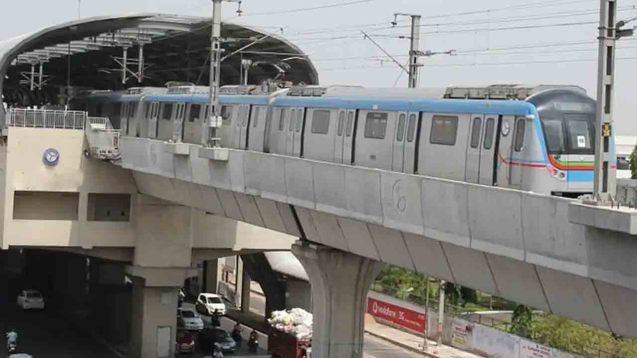 సాయంత్రం MGBS-JBS మధ్య మెట్రో రైళ్లు బంద్‌