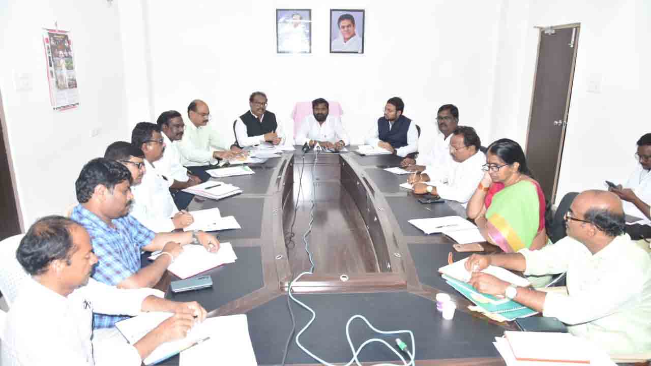 మహబూబ్‌నగర్‌ అభివృద్ధిపై మంత్రి సమీక్ష