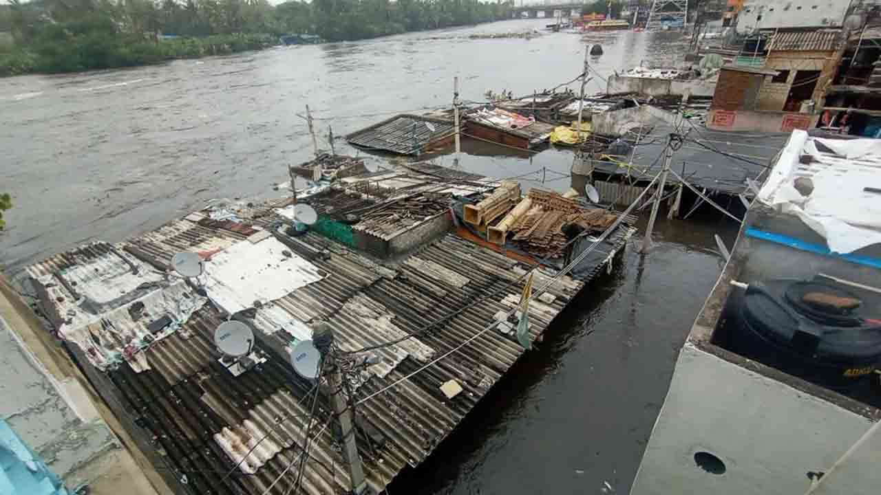 పోటెత్తిన వరద.. మూసీ పరీవాహక ప్రాంతాల్లో హైఅలర్ట్‌