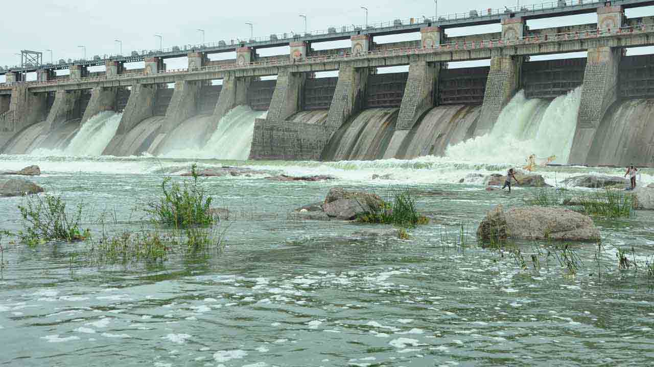 మూసీ ప్రాజెక్టుకు కొన‌సాగుతోన్న వ‌ర‌ద‌.. మూడు గేట్లు ఎత్తివేత‌