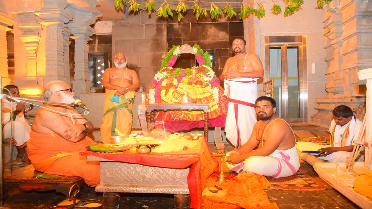 లక్ష్మీనరసింహుడికి నిత్యారాధనలు