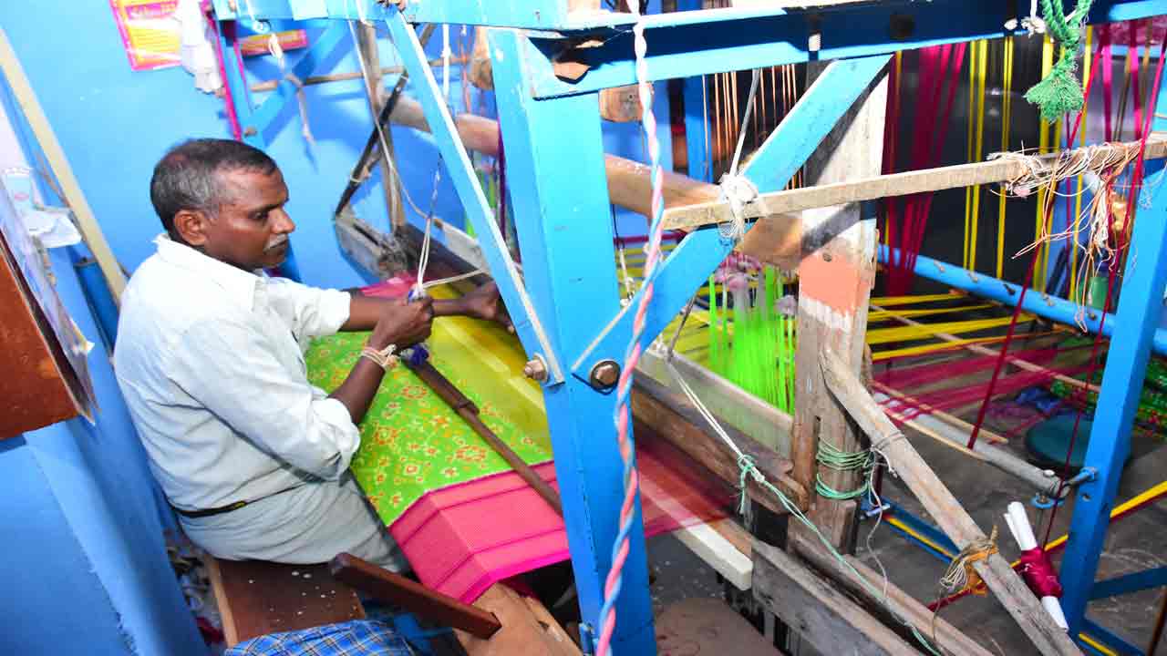 స్వరాష్ట్రంలో మారిన నేతన్న బతుకు చిత్రం