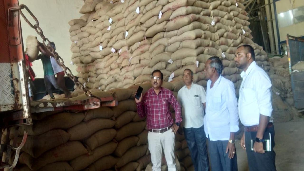 కొర్రీల నడుమకస్టమ్‌ మిల్లింగ్‌!