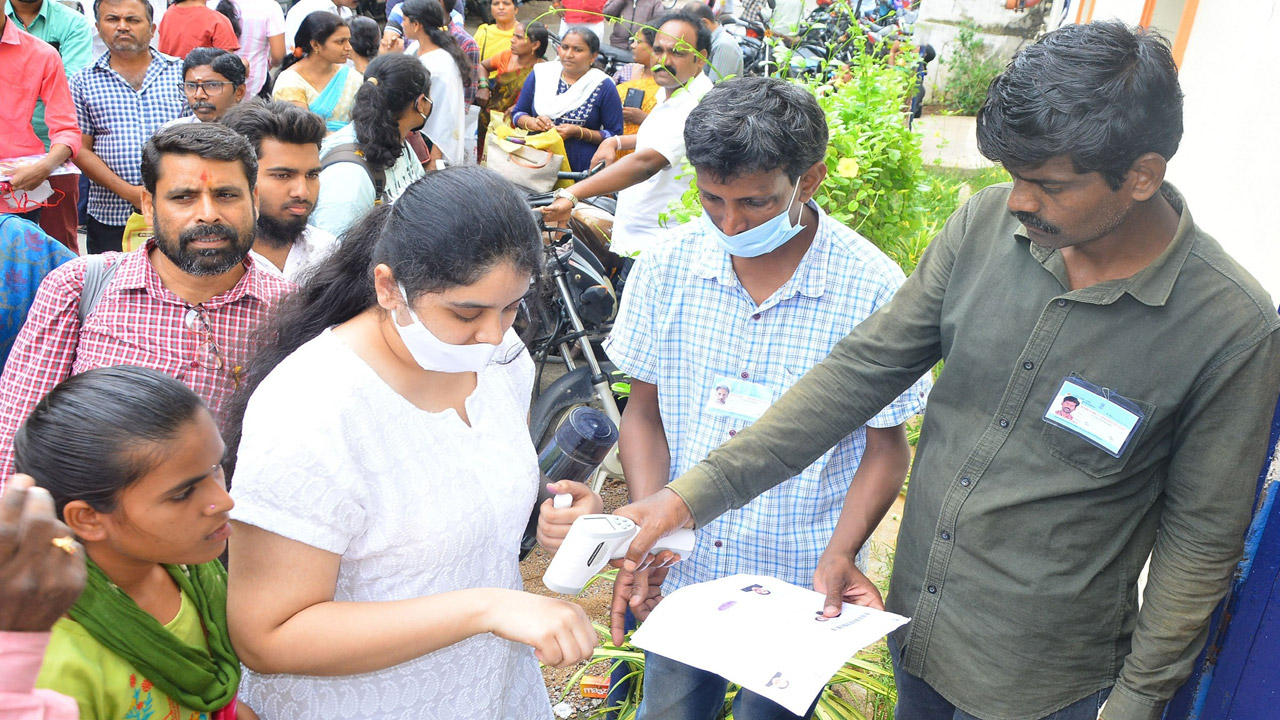 ప్రశాంతంగా ‘నీట్‌’