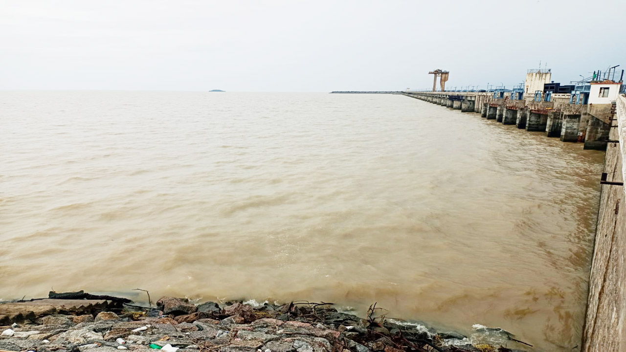 ప్రాజెక్టులకు కొనసాగుతున్న ఇన్‌ఫ్లో