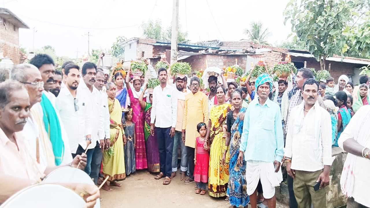 వైభవంగా బోనాల పండుగ