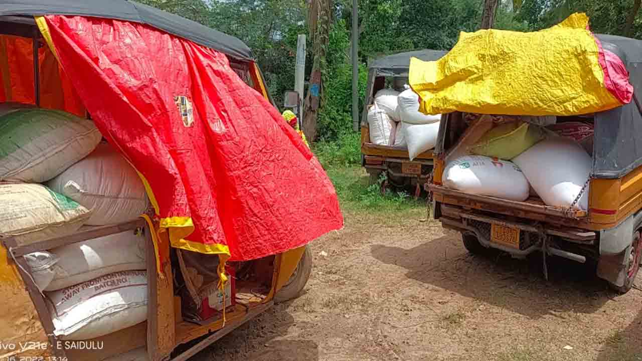 50 క్వింటాళ్ల రేషన్‌ బియ్యం పట్టివేత