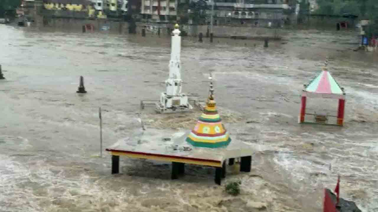 గోదావరి ఉగ్రరూపం.. నాసిక్లో నీటమునిగిన ఆలయాలు
