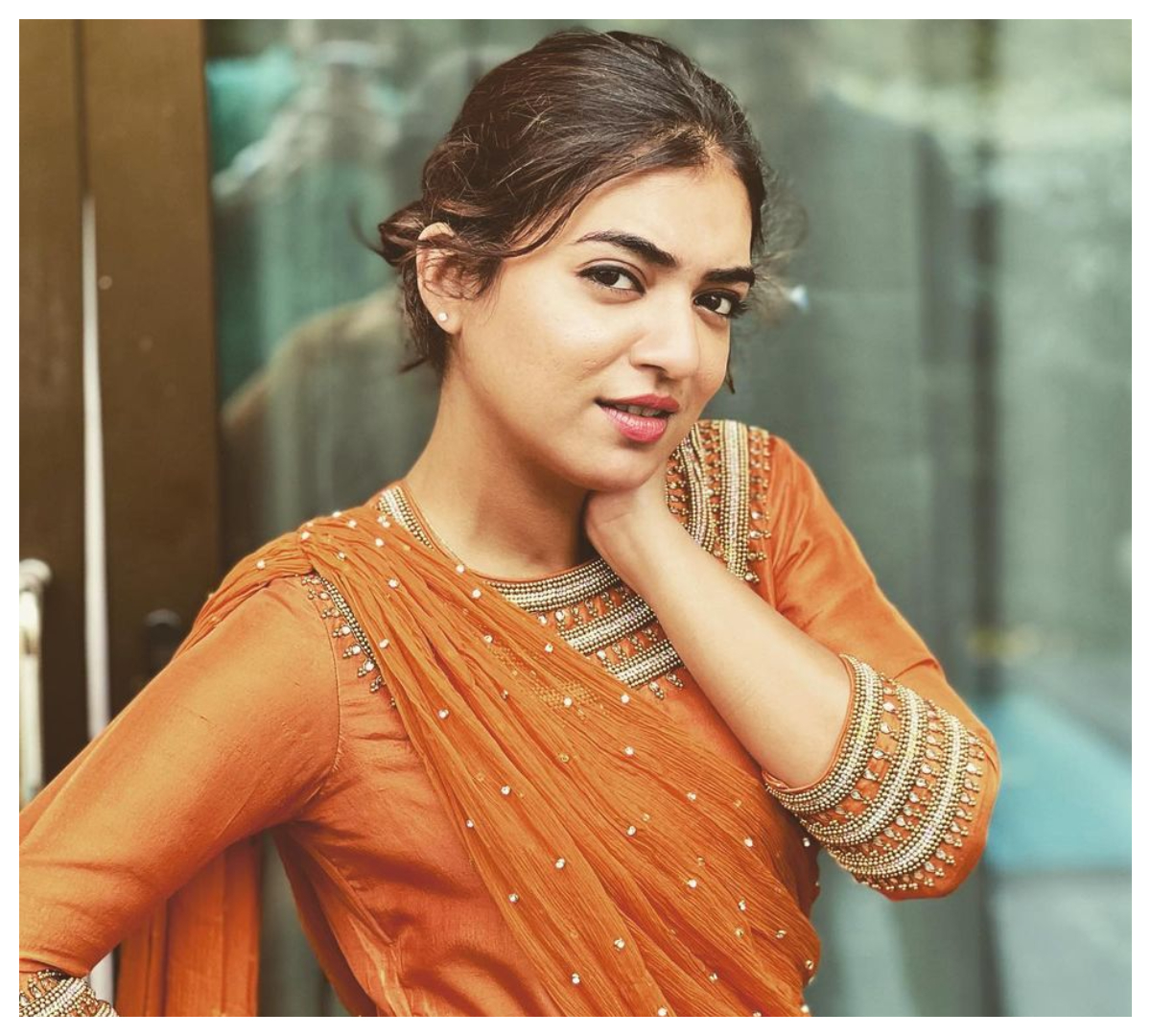 Nazriya Nazim Fahadh  | ఆరెంజ్ క‌ల‌ర్ డ్రెస్‌లో క‌వ్విస్తున్న‌ నజ్రియా నజీమ్ ఫహద్..