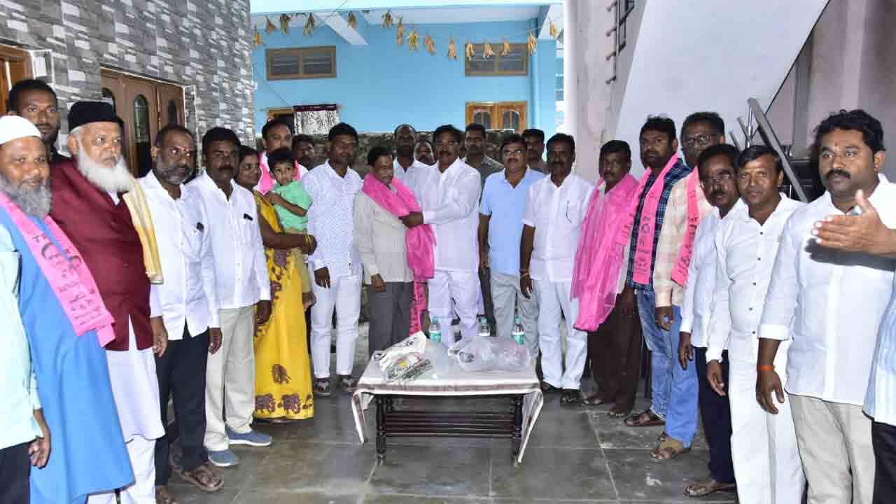 కాంగ్రెస్ పార్టీకి షాక్‌.. మంత్రి నిరంజ‌న్ రెడ్డి స‌మ‌క్షంలో చేరిక‌లు