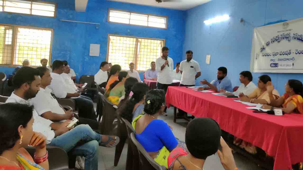 పంటలు నష్టపోయిన రైతులను ఆదుకోవాలి