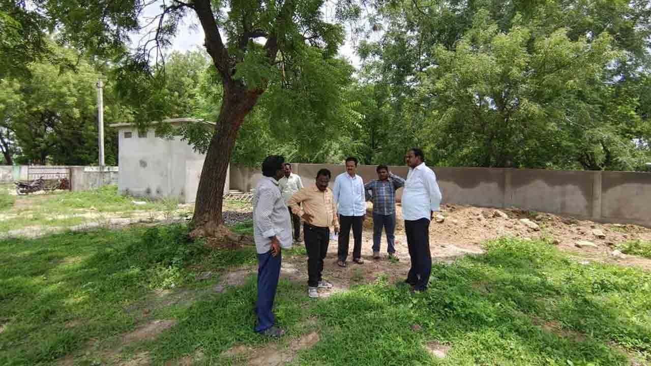 వైకుంఠధామాల్లో మొక్కలు నాటేందుకు చర్యలు