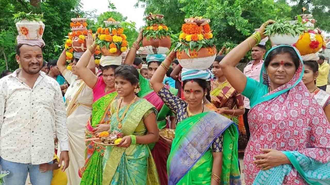 పలు గ్రామాల్లో బోనాల పండుగ