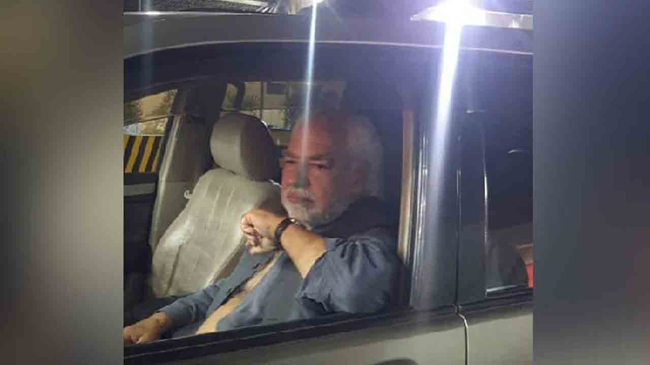 పాక్‌ ఆర్మీపై విమర్శలు.. సీనియర్‌ జర్నలిస్ట్‌పై దుండగుల దాడి