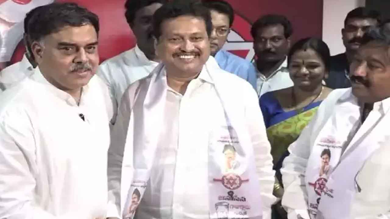 గుడివాడలో కొడాలి నానికి ముఖ్య అనుచరుల షాక్‌..
