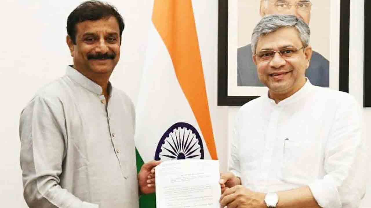 వడియారంలో టికెట్‌ రిజర్వేషన్‌ కౌంటర్‌