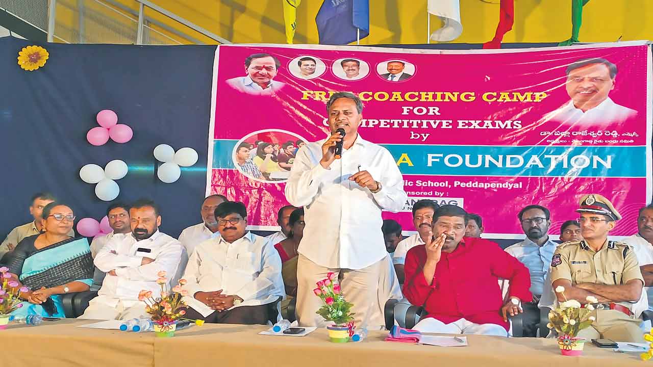 పట్టుదలతో ఉద్యోగాలు సాధించాలి