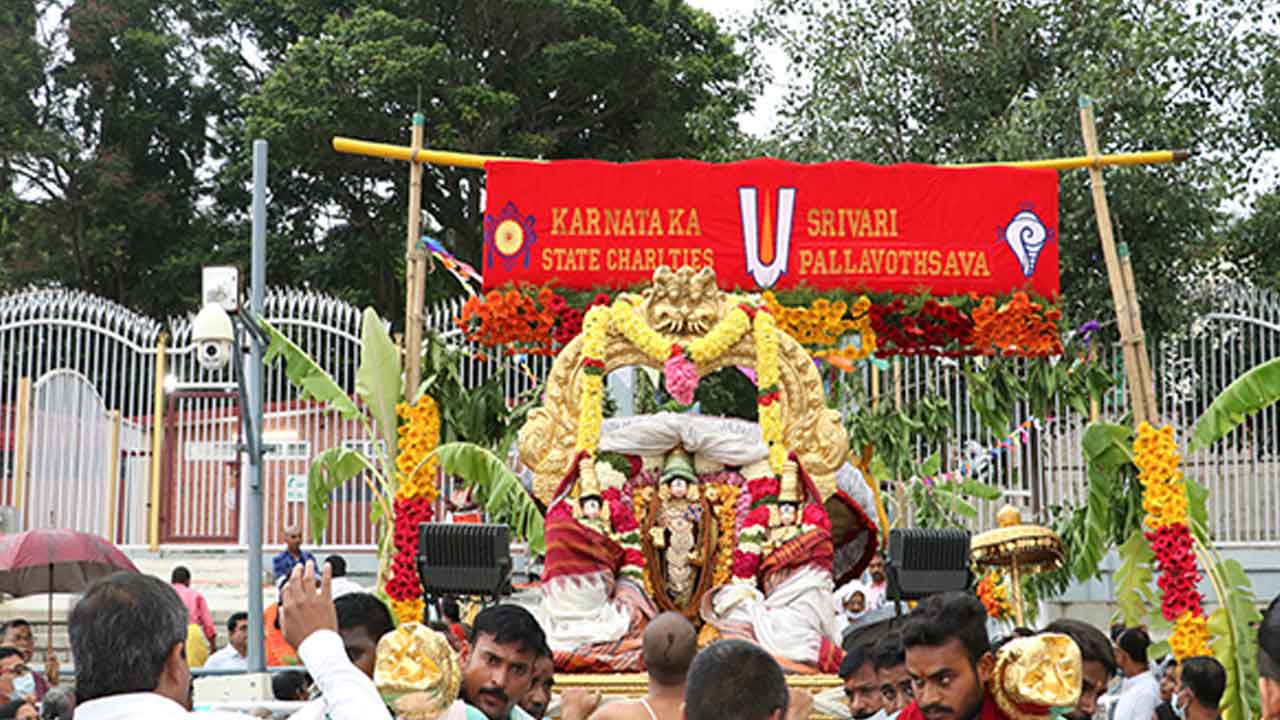 తిరుమలలో వైభవంగా పల్లవోత్సవం