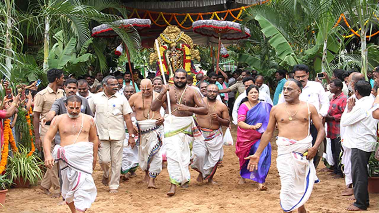 వైభవంగా కల్యాణ వేంకటేశ్వరుడికి పార్వేట ఉత్సవం