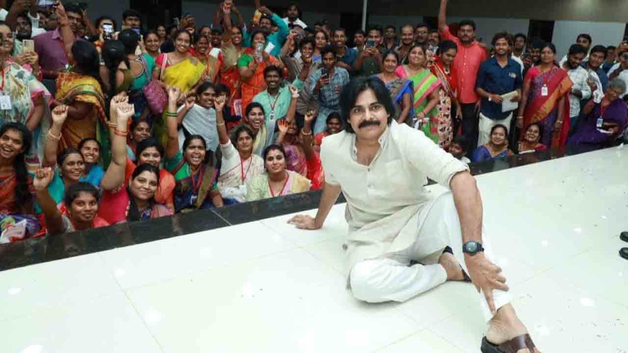 Pawan Kalyan | పొలిటిక‌ల్ టూర్‌లో స్పెష‌ల్ అట్రాక్ష‌న్‌గా ప‌వ‌న్ ఫొటో..!