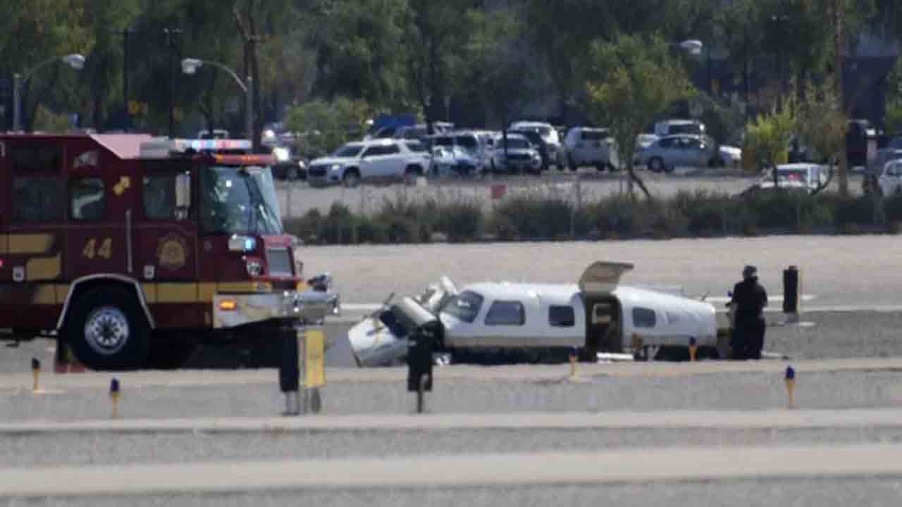 రెండు చిన్న విమానాలు ఢీ… నలుగురు మృతి