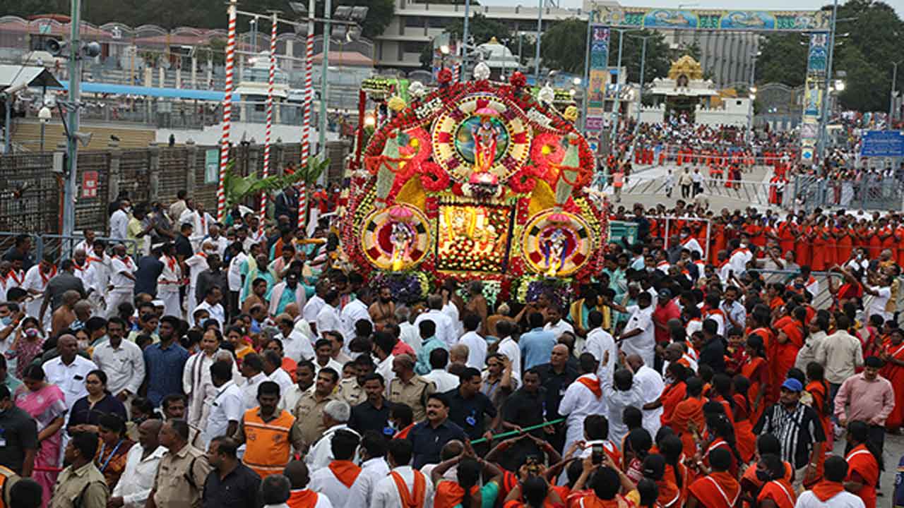 తిరుమలలో వేడుకగా పుష్పపల్లకీ సేవ