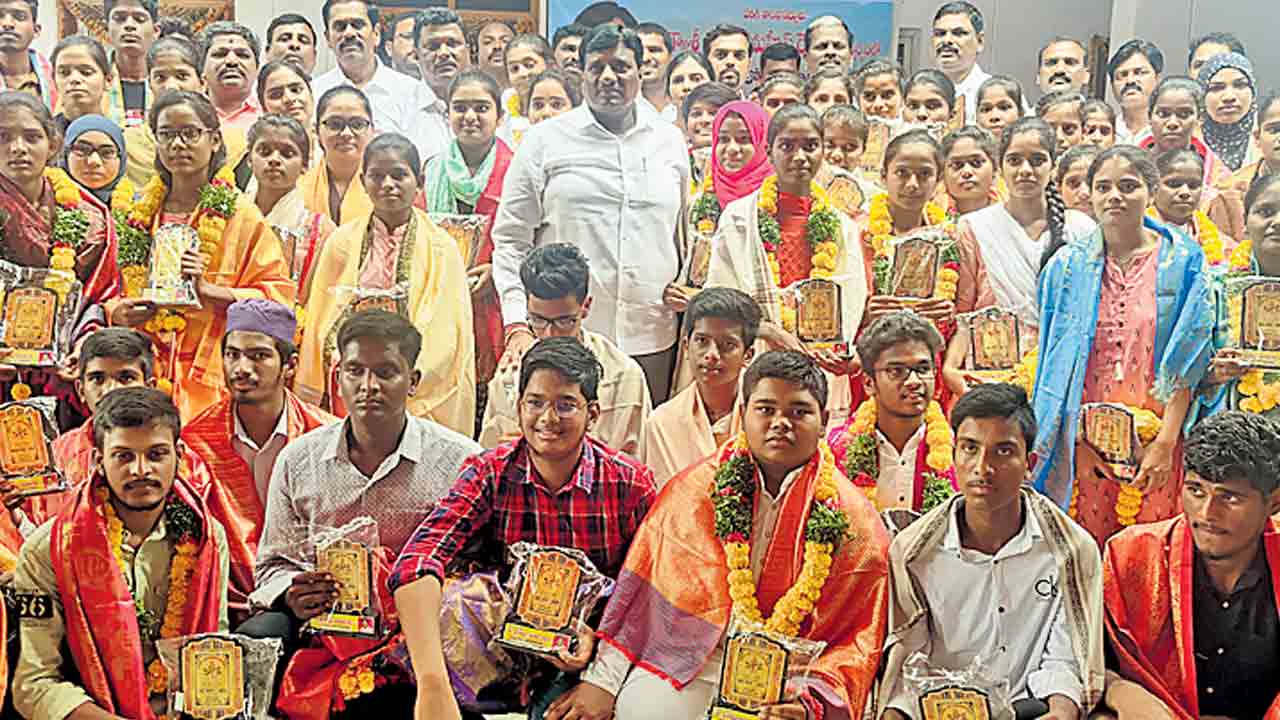 విద్యారంగం అభివృద్ధికి రూ. వంద కోట్లు