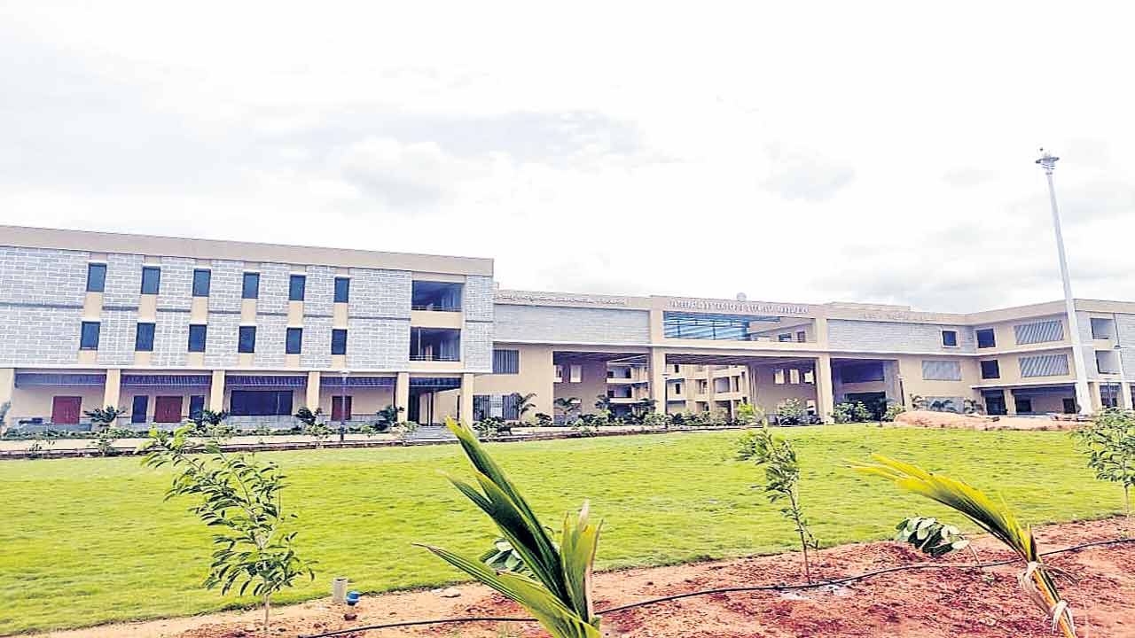 నూతన కలెక్టరేట్ సిద్ధం