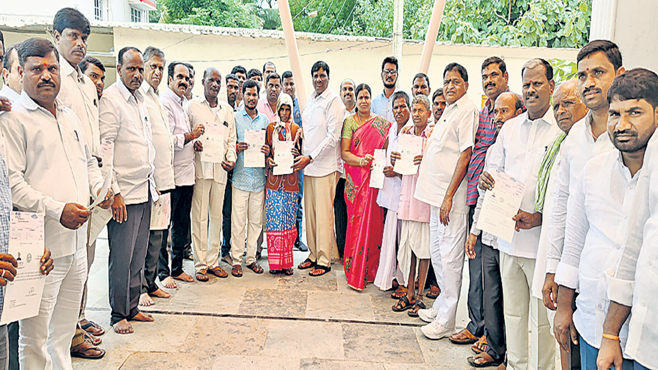 పేదలకు అండగా ప్రభుత్వం