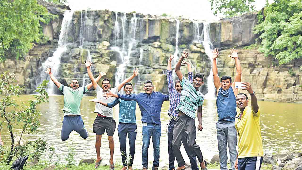 జల సవ్వడులు