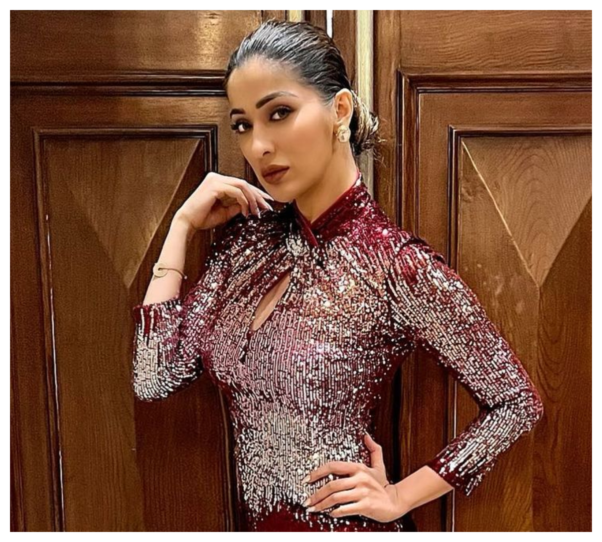 Raai Laxmi | మెరూన్ క‌ల‌ర్ టైట్‌ఫిట్ డ్రెస్‌లో రాయ్ లక్ష్మీ ప‌రువాలు..