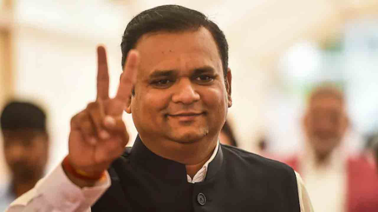 మహారాష్ట్ర అసెంబ్లీ స్పీకర్గా… బీజేపీ ఎమ్మెల్యే రాహుల్ నార్వేకర్
