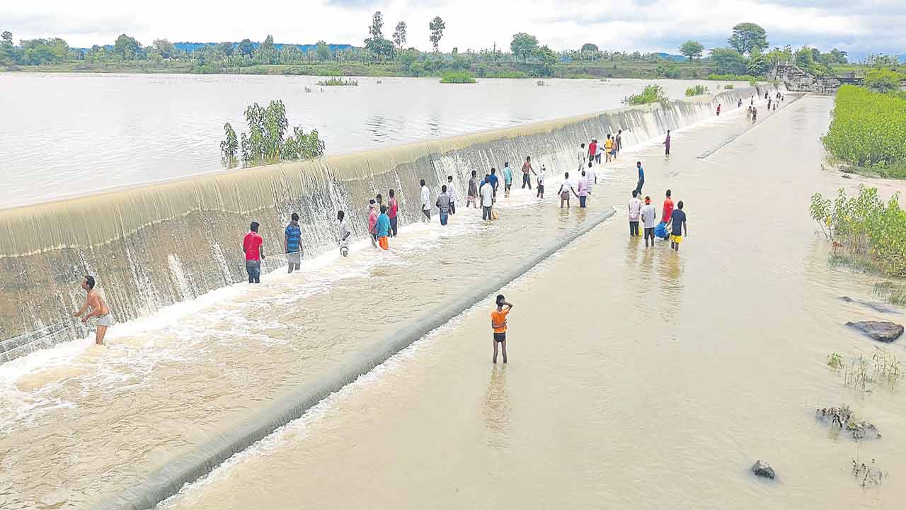 నేడు అతి భారీ వర్షాలు