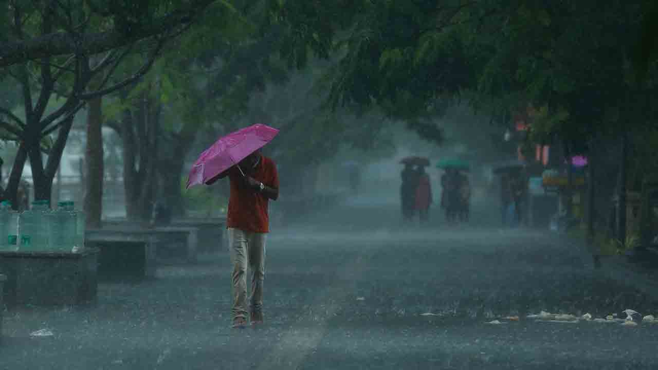 TS Weather | 24 గంటల్లో అల్పపీడనం.. పలు జిల్లాలకు భారీ వర్ష సూచన