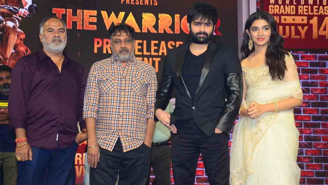 నిప్పులాంటి పోలీస్ ఆఫీసర్ కథ