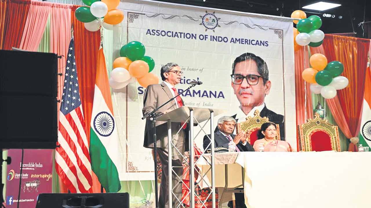 న్యాయవ్యవస్థ రాజ్యాంగానికి మాత్రమే జవాబుదారీ