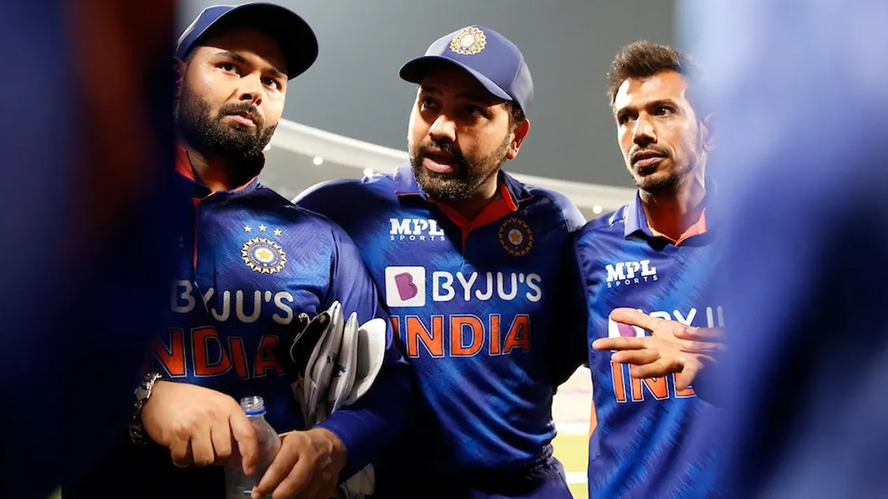 ఇంగ్లండ్‌తో పరిమిత ఓవర్ల సిరీస్‌లకు జట్లను ప్రకటించిన బీసీసీఐ.. సంజూ శాంసన్ ఫ్యాన్స్ ఆగ్రహం