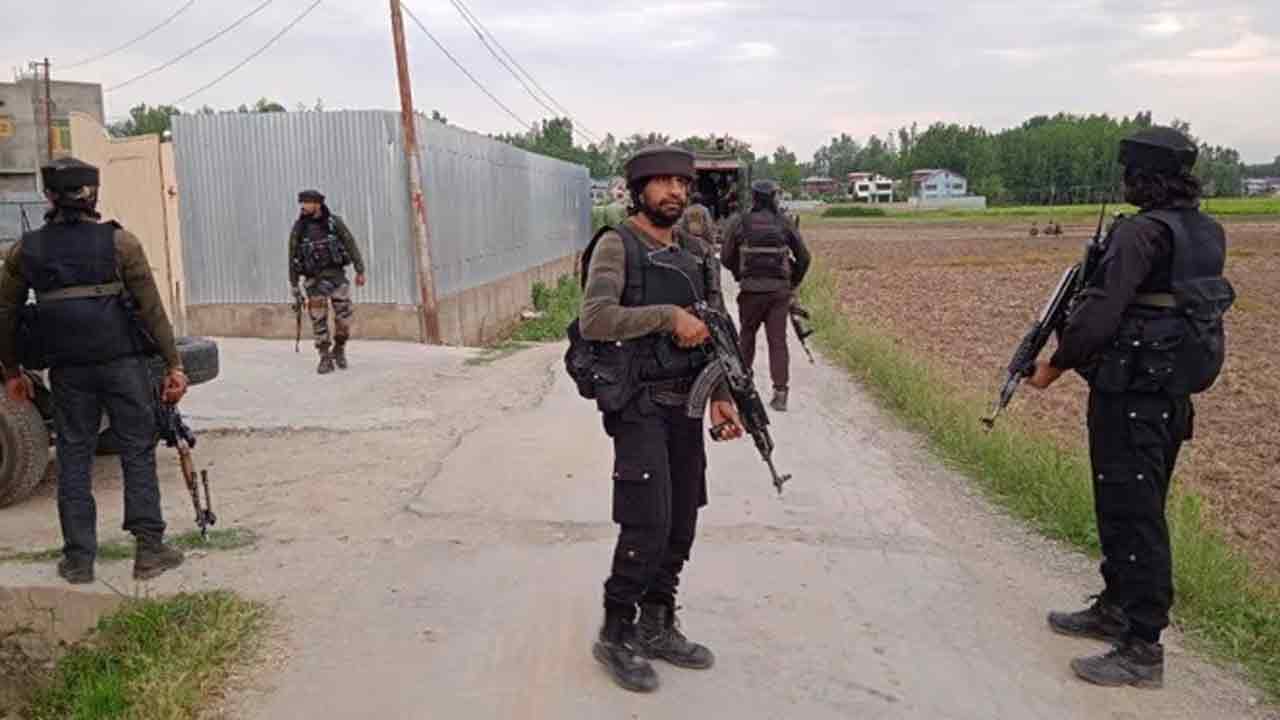 Terrorist Attack in Kashmir | అమ‌ర్‌నాథ్ యాత్ర నేప‌థ్యంలో క‌శ్మీర్‌లో ఉగ్ర‌దాడి.. కానిస్టేబుల్‌కు గాయాలు