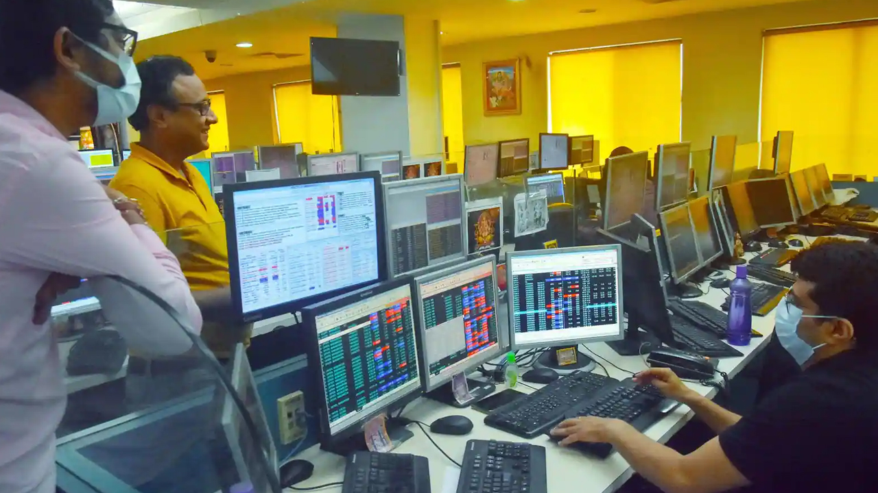 Stocks | ట్రేడ్‌ వార్‌తో రెండ్రోజుల లాభాలకు బ్రేక్‌.. ఫ్లాట్‌గా ముగిసిన ఈక్విటీ మార్కెట్‌లు..!