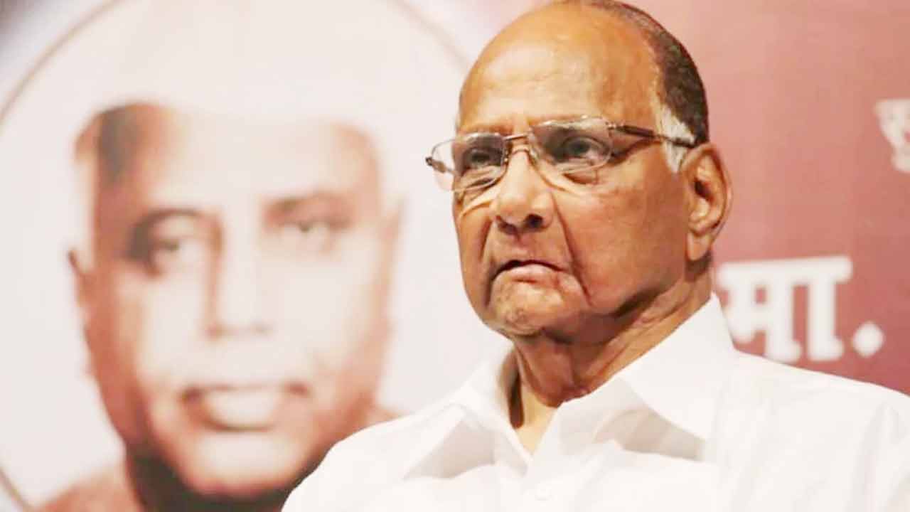 సర్కారు మారగానే పవార్‌కు ఐటీ నోటీసులు