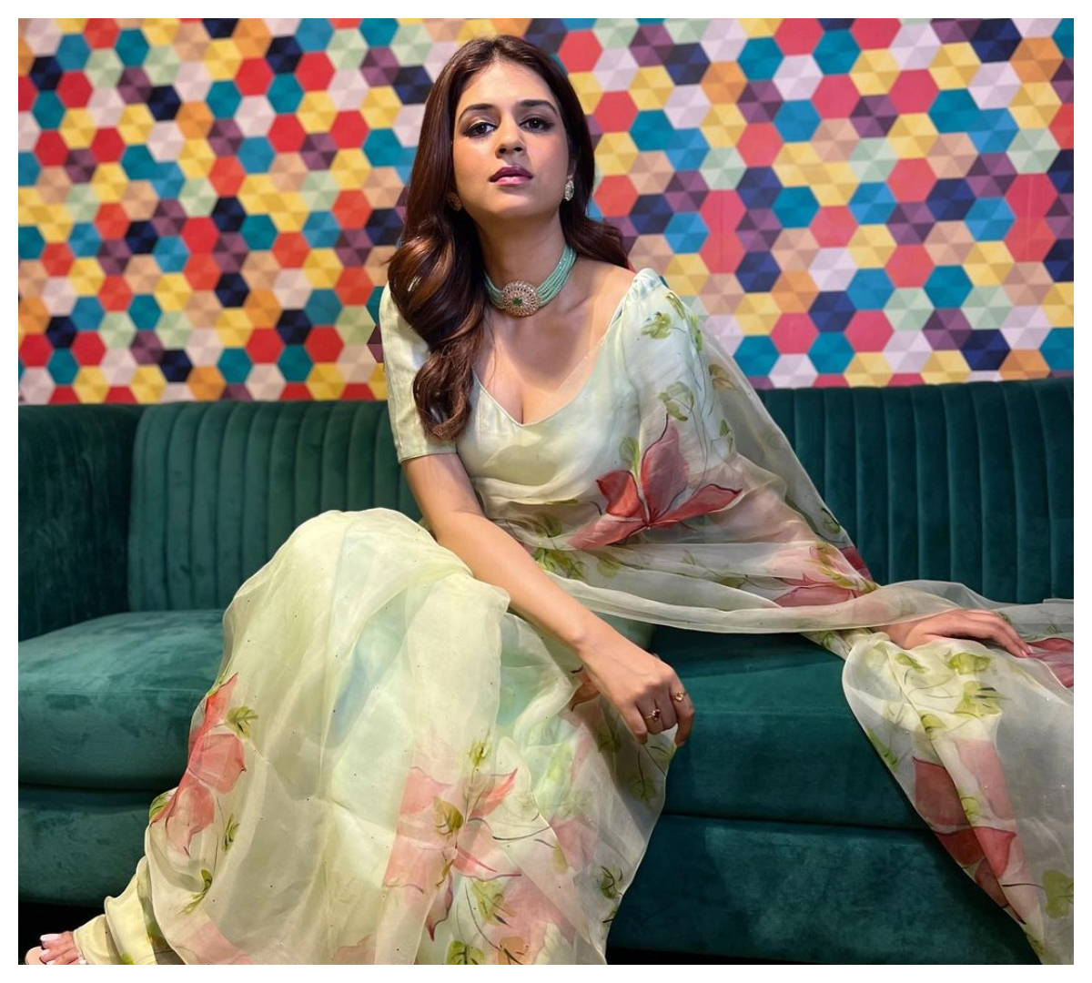 Shraddha Das | చిలక పచ్చ చీరలో పరువాలు ఒల‌క‌బోసిన శ్రద్ధా దాస్..